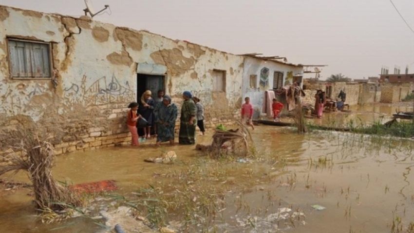 مياه الصرف تغرق 10 أفدنة بقرية أبو جندير  